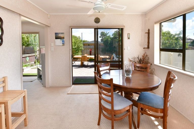 Photo of property in 19 Lillian Place, Orewa, 0931