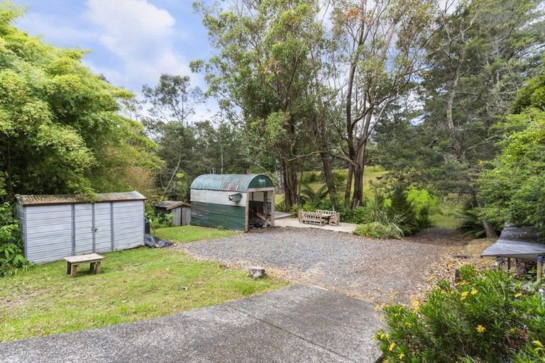 Photo of property in 126 Candia Road, Henderson Valley, Auckland, 0614