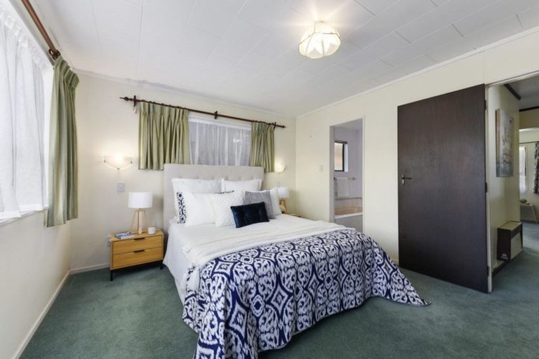 Photo of property in 6 Pioneer Grove, Silverstream, Upper Hutt, 5019