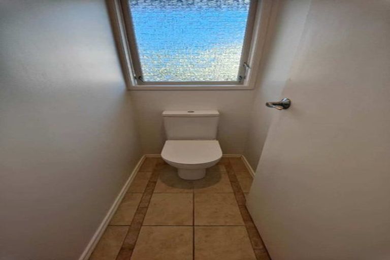 Photo of property in 24 Tyrian Close, Half Moon Bay, Auckland, 2012