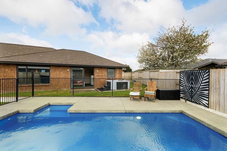 Photo of property in 24 Sirius Crescent, Rototuna North, Hamilton, 3210