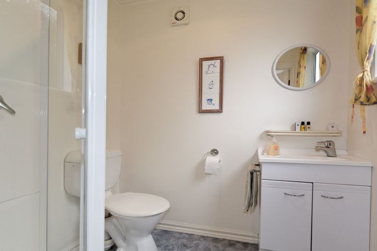 Photo of property in 45a Beaubank Road, Kelston, Auckland, 0602