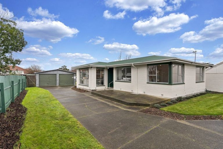 Photo of property in 76a Englefield Road, Northwood, Christchurch, 8051