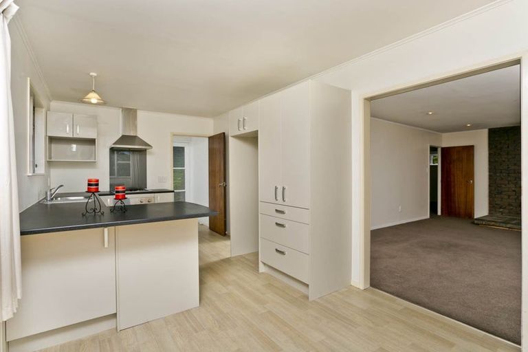 Photo of property in 7 Tahu Crescent, Sunnynook, Auckland, 0620