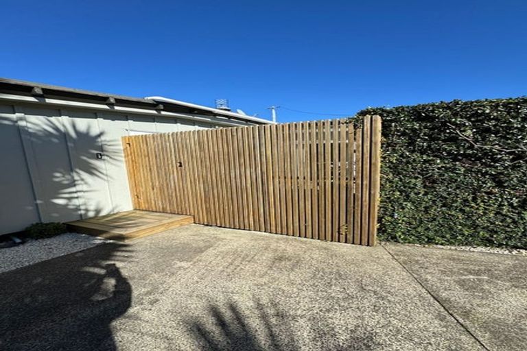 Photo of property in 55 Sunset Road, Totara Vale, Auckland, 0632