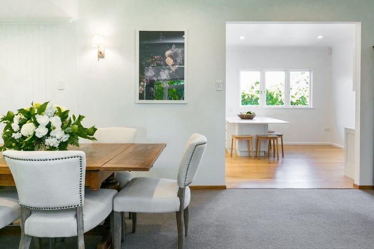 Photo of property in 2 Corwen Place, Mayfair, Hastings, 4122