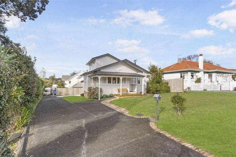 Photo of property in 1/49 Sale Street, Cockle Bay, Auckland, 2014
