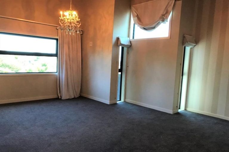 Photo of property in 16 Ridge Lane, New Plymouth, 4310