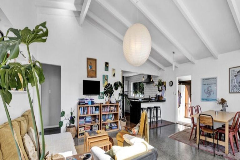 Photo of property in 23 Prudence Place, Oakura, 4314