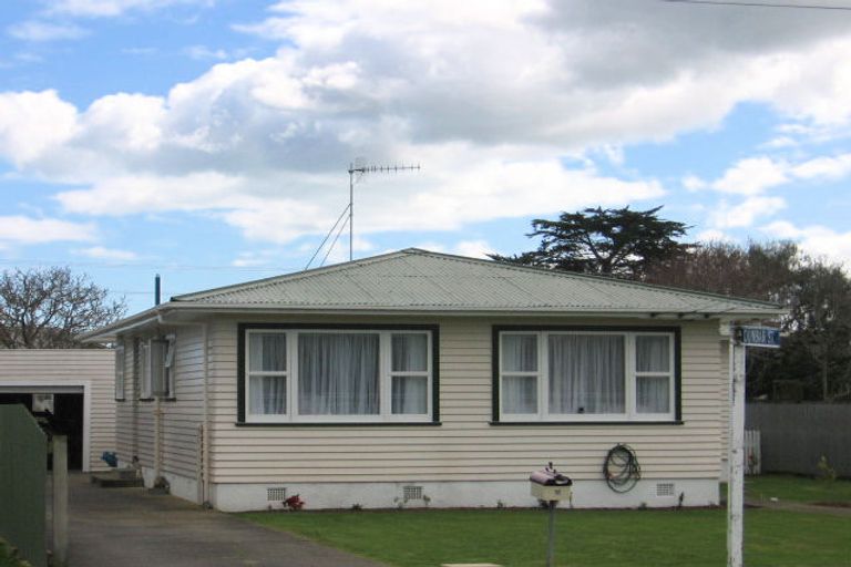 Photo of property in 17 Clyde Street, Levin, 5510