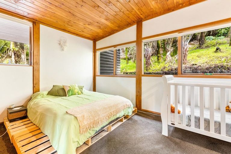 Photo of property in 24 Mahoe Road, Titirangi, Auckland, 0604