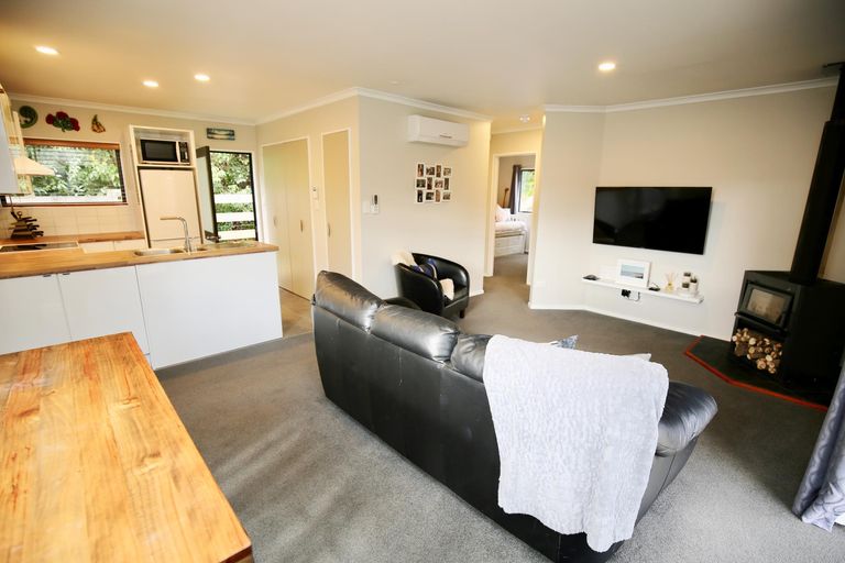 Photo of property in 11 Snowden Place, Raglan, 3225