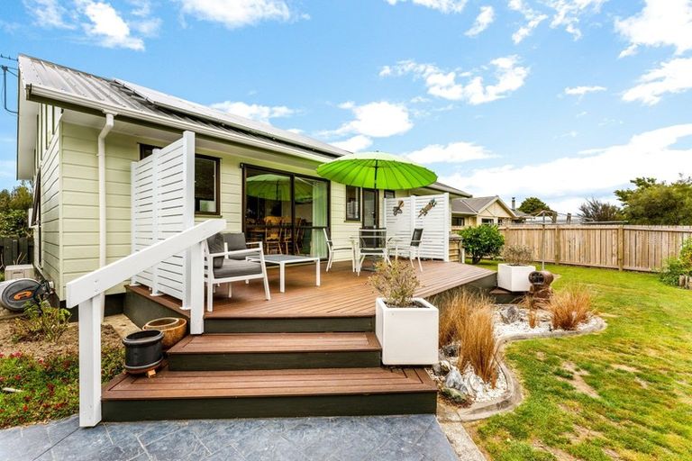 Photo of property in 42 Delaware Grove, Totara Park, Upper Hutt, 5018