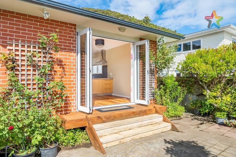 Photo of property in 4/204 Muritai Road, Eastbourne, Lower Hutt, 5013