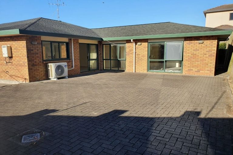 Photo of property in 3 Boeing Place, Goodwood Heights, Auckland, 2105