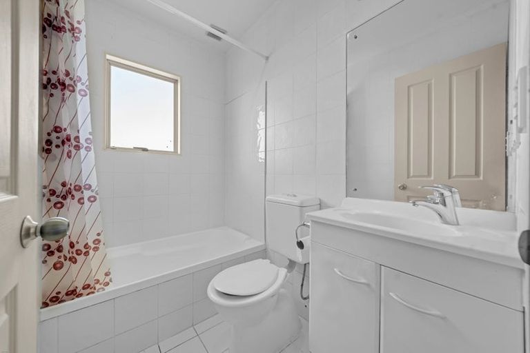 Photo of property in 11 Lockington Avenue, Henderson, Auckland, 0612