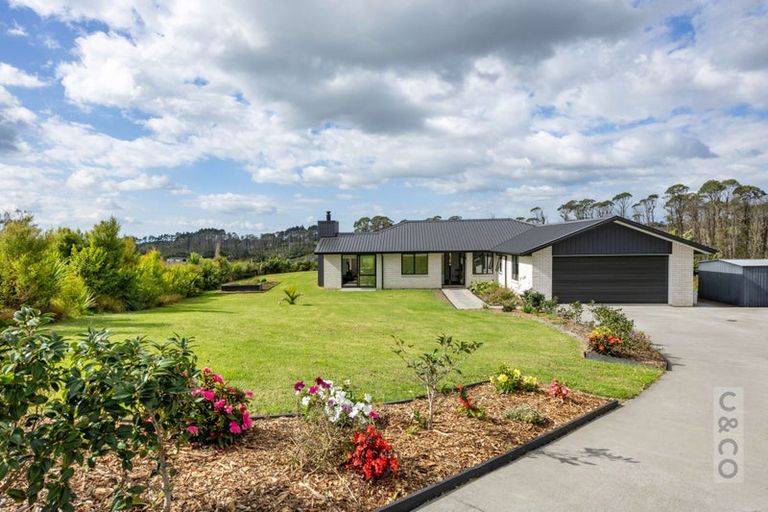 Photo of property in 225b Amreins Road, Taupaki, 0782