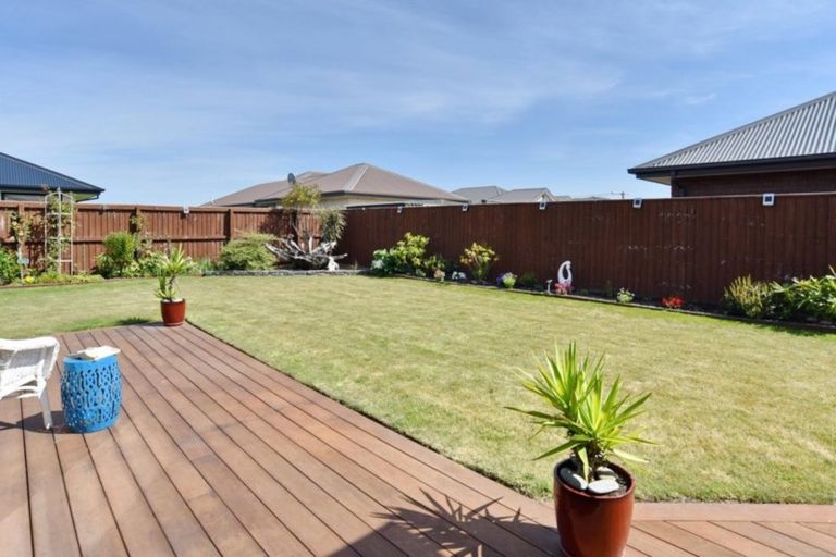 Photo of property in 7 Walnut Way, Rangiora, 7400