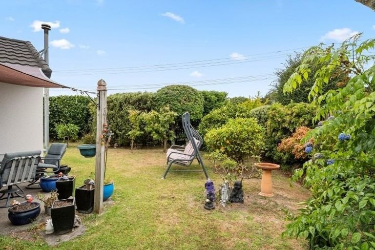 Photo of property in 16 Pampas Grove, Welcome Bay, Tauranga, 3112