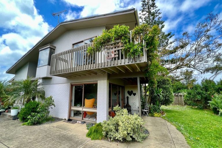 Photo of property in 24 Seneca Court, Golflands, Auckland, 2013