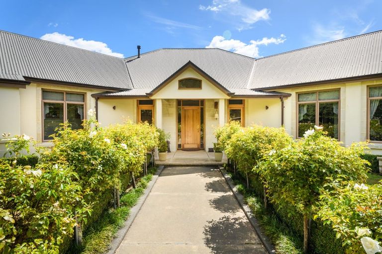 Photo of property in 5 Waicola Drive, Fitzherbert, Palmerston North, 4471