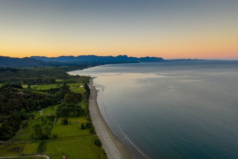 Photo of property in 266 Patons Rock Road, Patons Rock, Takaka, 7182