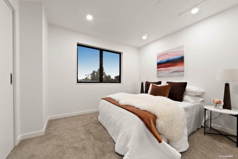 Photo of property in 2/13 Crosby Road, West Harbour, Auckland, 0618