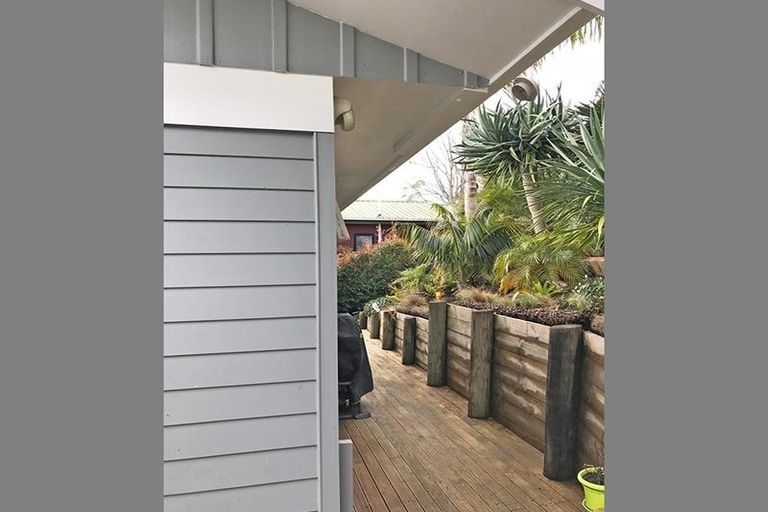 Photo of property in 2/563 East Coast Road, Browns Bay, Auckland, 0630