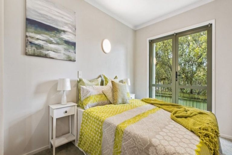 Photo of property in 28a Felgrove Street, Glendene, Auckland, 0602