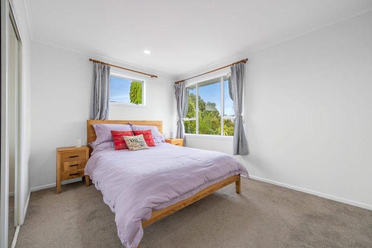 Photo of property in 1/12 Seaview Road, Glenfield, Auckland, 0629