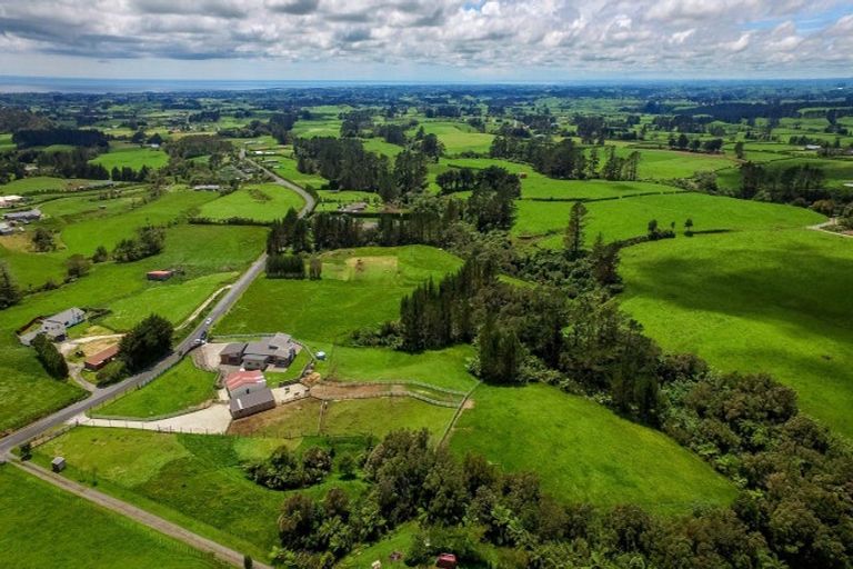 Photo of property in 1375 Carrington Road, Hurworth, New Plymouth, 4371