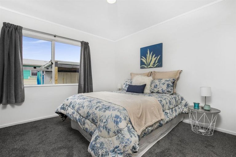 Photo of property in 1/10 Kennington Drive, Clendon Park, Auckland, 2103