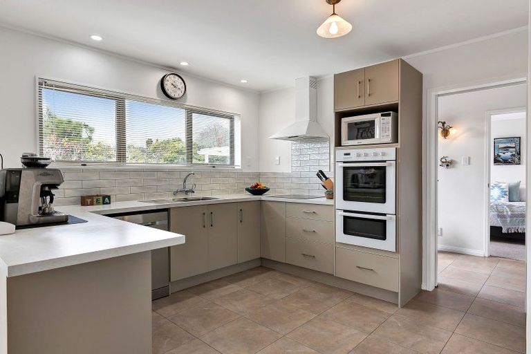 Photo of property in 11 Leatham Avenue, Strandon, New Plymouth, 4312