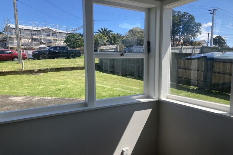 Photo of property in 15 Stamford Park Road, Mount Roskill, Auckland, 1041