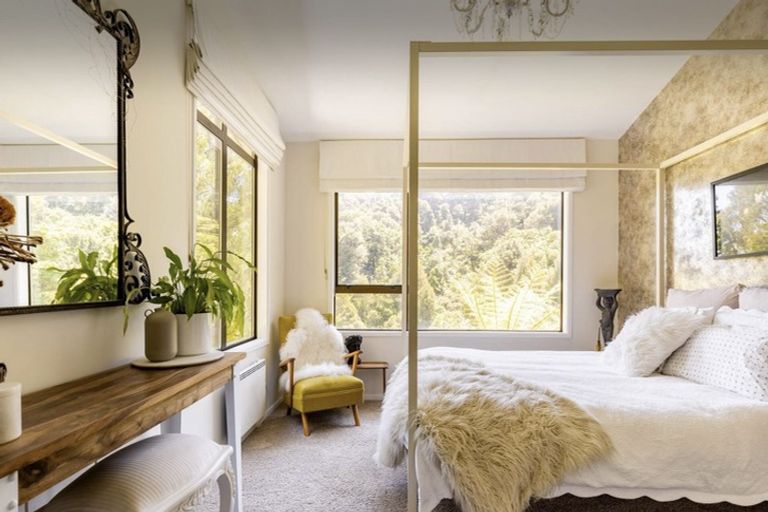 Photo of property in 136 Cheviot Road, Lowry Bay, Lower Hutt, 5013