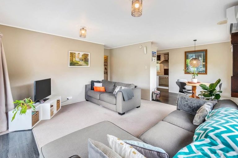 Photo of property in 44a Riserra Drive, Ranui, Auckland, 0612