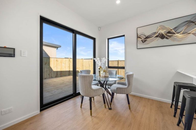 Photo of property in 32 Taipahitini Road, Rosehill, 2113