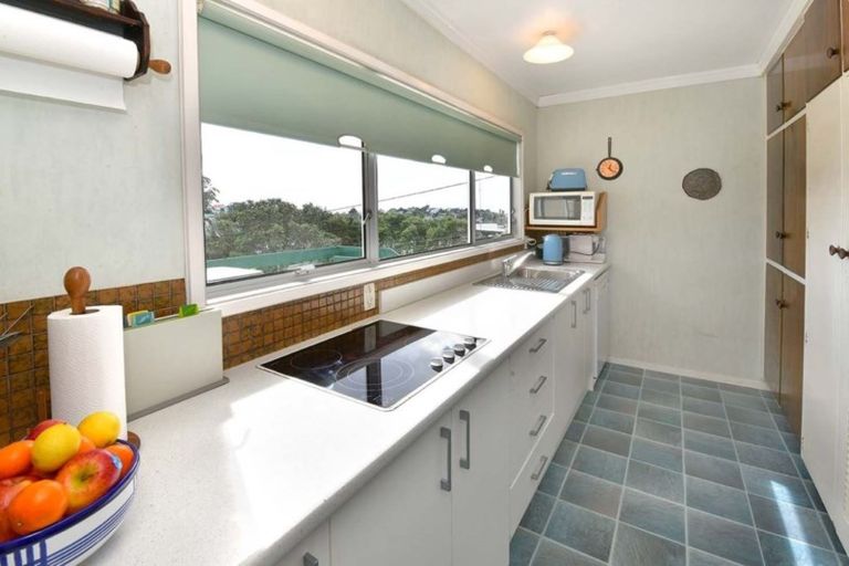 Photo of property in 18 Cedar Terrace, Stanmore Bay, Whangaparaoa, 0932