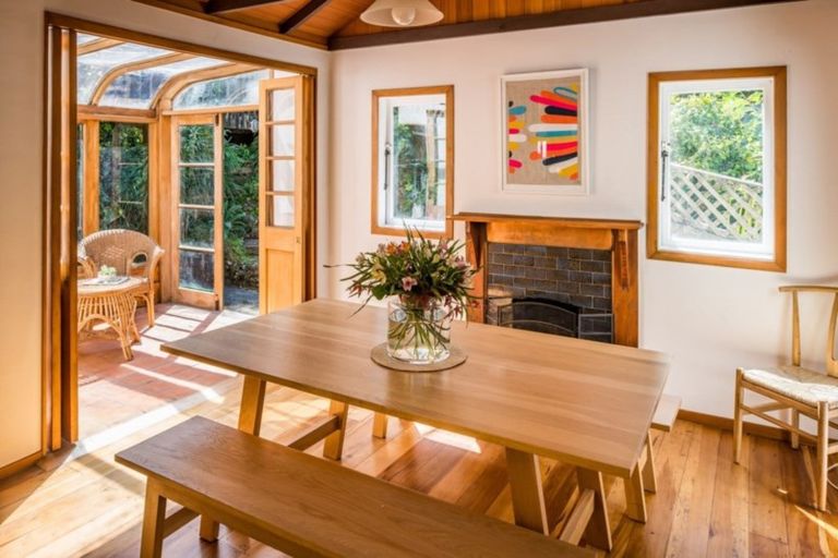 Photo of property in 21 Ferry Road, Days Bay, Lower Hutt, 5013