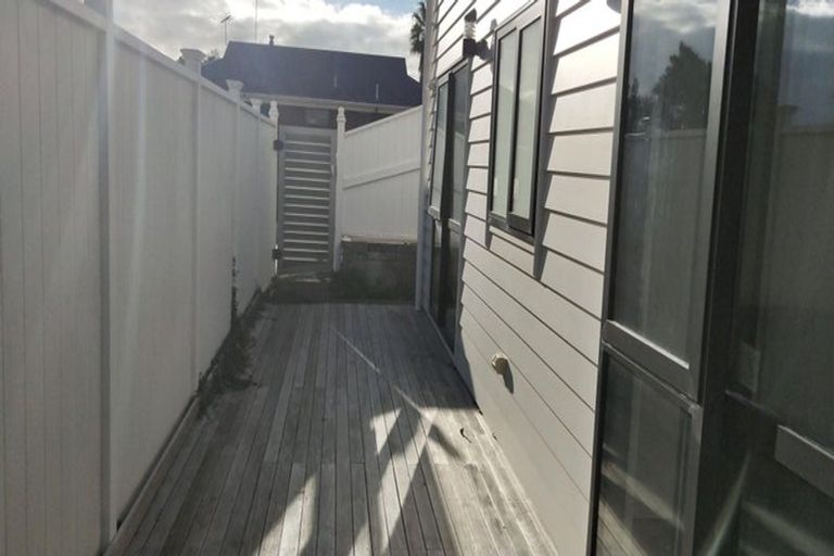 Photo of property in 230a Sunset Road, Windsor Park, Auckland, 0632