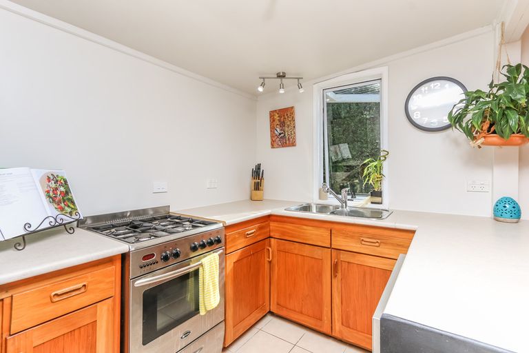 Photo of property in 6 Laura Street, Kelston, Auckland, 0602