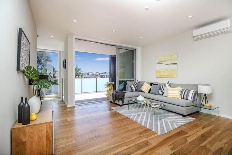 Photo of property in 40 Regent Street, Devonport, Auckland, 0624