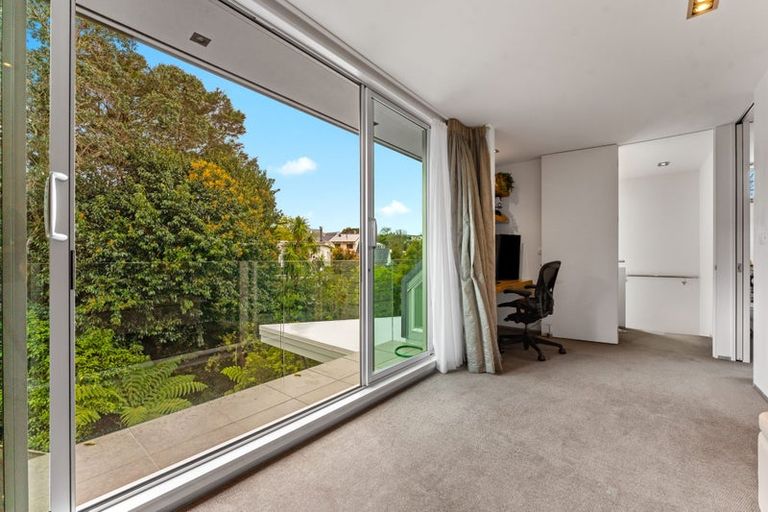 Photo of property in 12b Parr Terrace, Castor Bay, Auckland, 0620