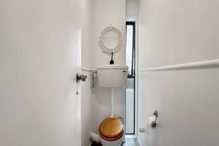 Photo of property in 2/5 Manaia Place, Mairangi Bay, Auckland, 0630