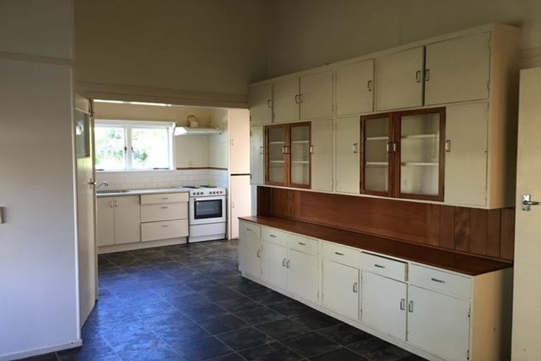 Photo of property in 17 Awaroa Road, Sunnyvale, Auckland, 0612
