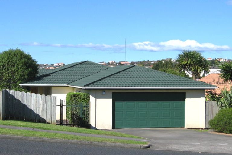 Photo of property in 68 Whitford Road, Botany Downs, Auckland, 2014