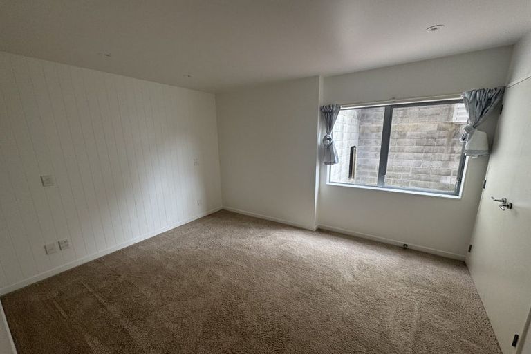 Photo of property in 22 Tiketike Way, Brooklyn, Wellington, 6021