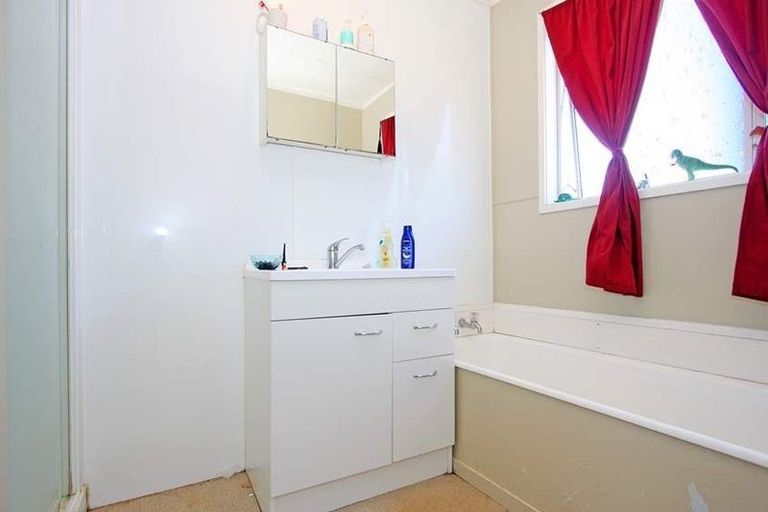 Photo of property in 11 Pawa Place, Manurewa, Auckland, 2102