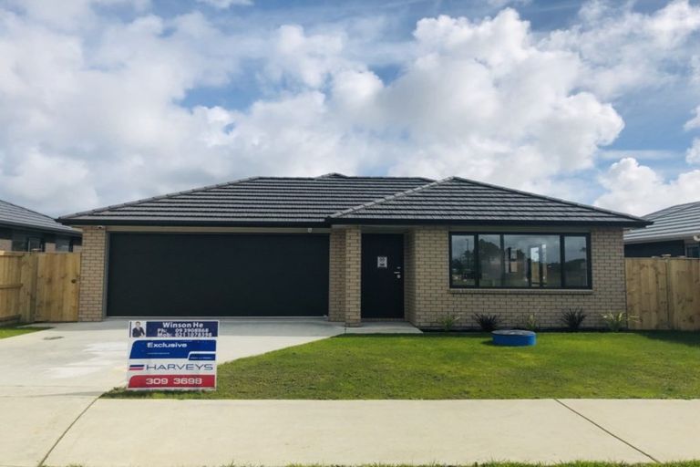 Photo of property in 13 Moemoea Avenue, Kumeu, 0810