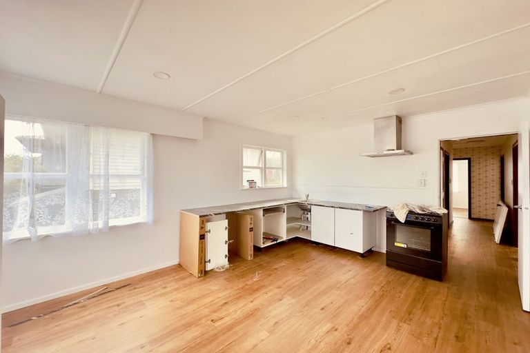 Photo of property in 8 Plumley Crescent, Mangere, Auckland, 2022